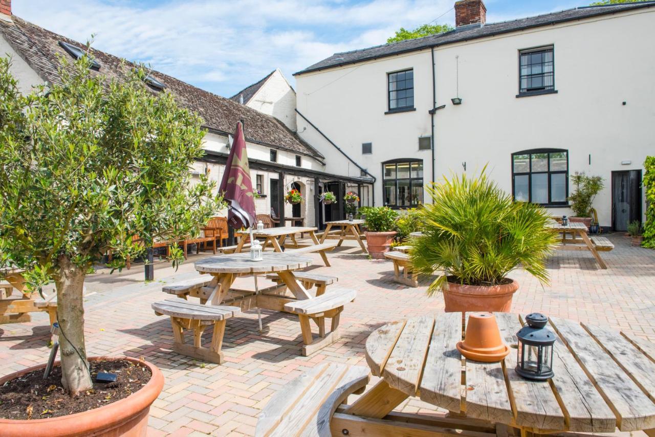 The Frocester 외부 사진